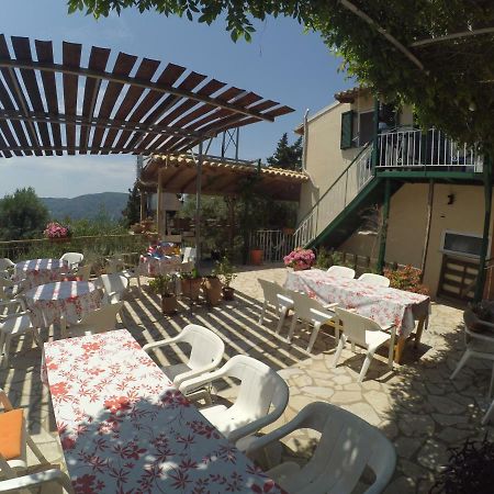 Bed and Breakfast Kostas Walkers Point Dafnáta Esterno foto