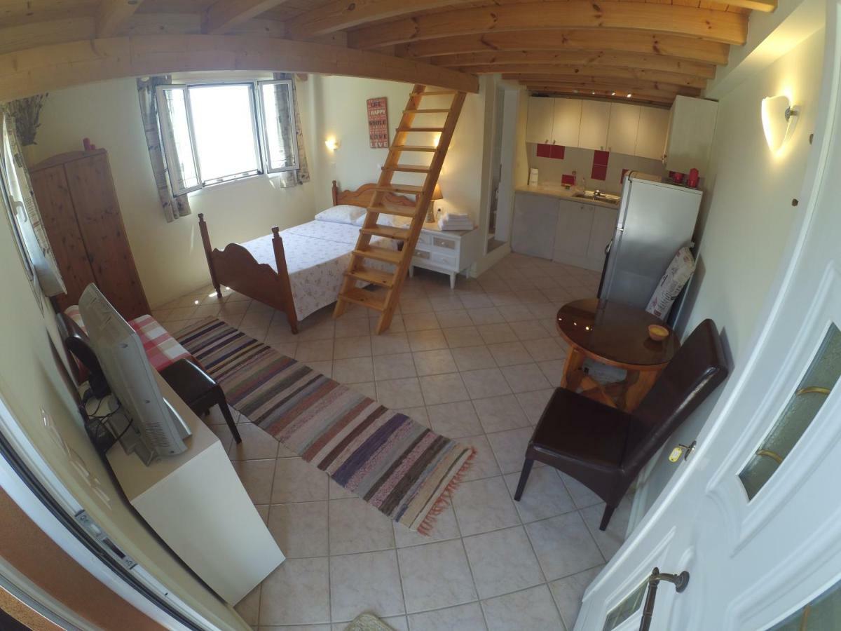 Bed and Breakfast Kostas Walkers Point Dafnáta Esterno foto