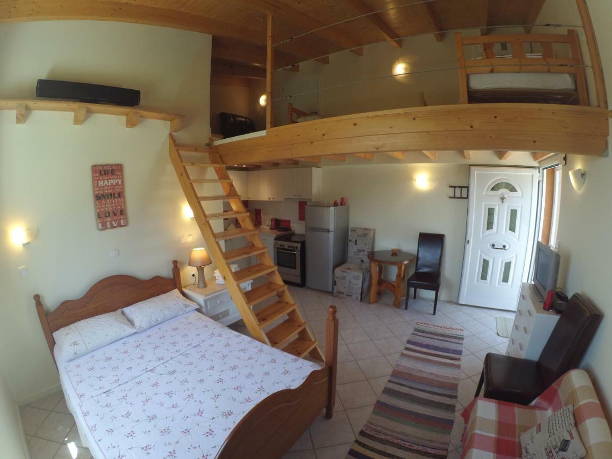 Bed and Breakfast Kostas Walkers Point Dafnáta Esterno foto