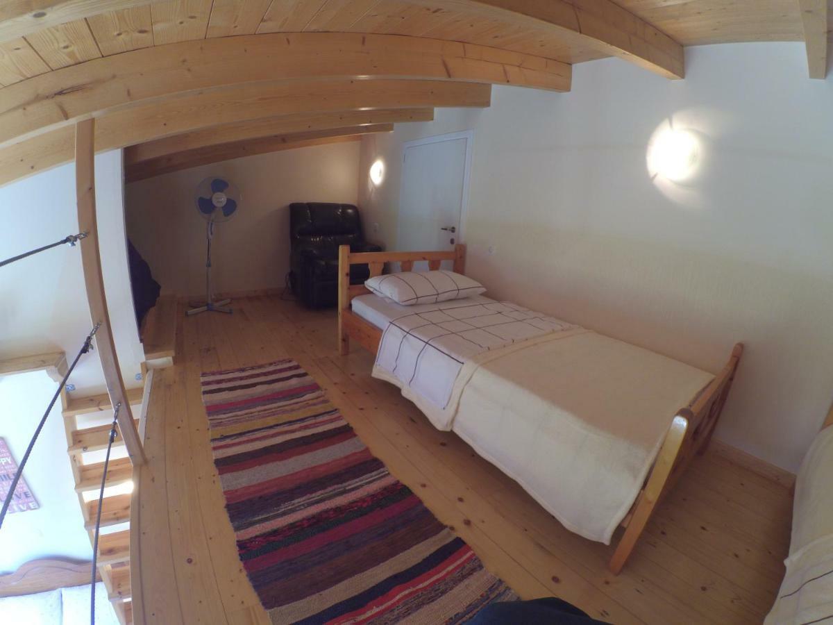 Bed and Breakfast Kostas Walkers Point Dafnáta Esterno foto
