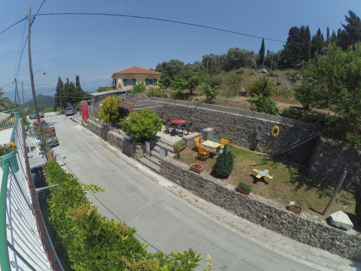 Bed and Breakfast Kostas Walkers Point Dafnáta Esterno foto