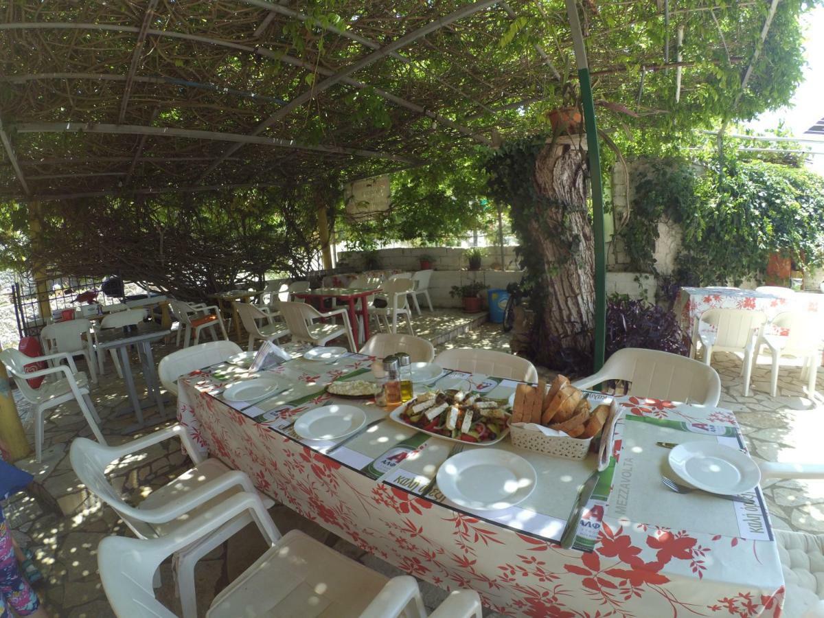 Bed and Breakfast Kostas Walkers Point Dafnáta Esterno foto